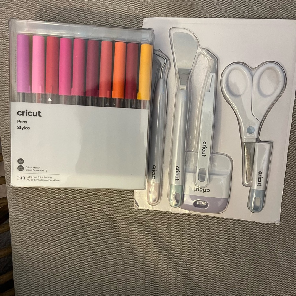 Cricut Pen and Tool Set with Scissors
